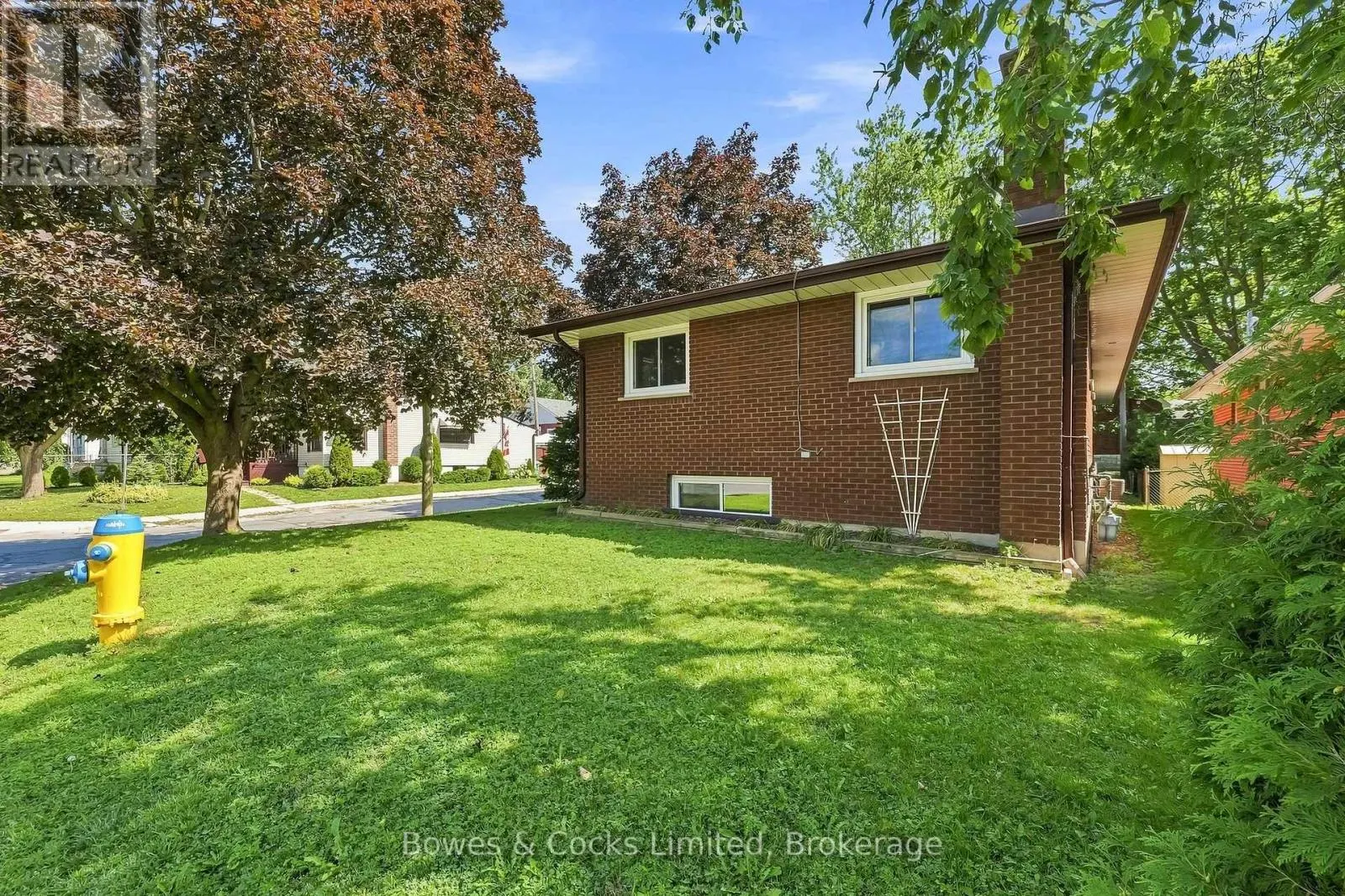 687 LUNDY'S LANE