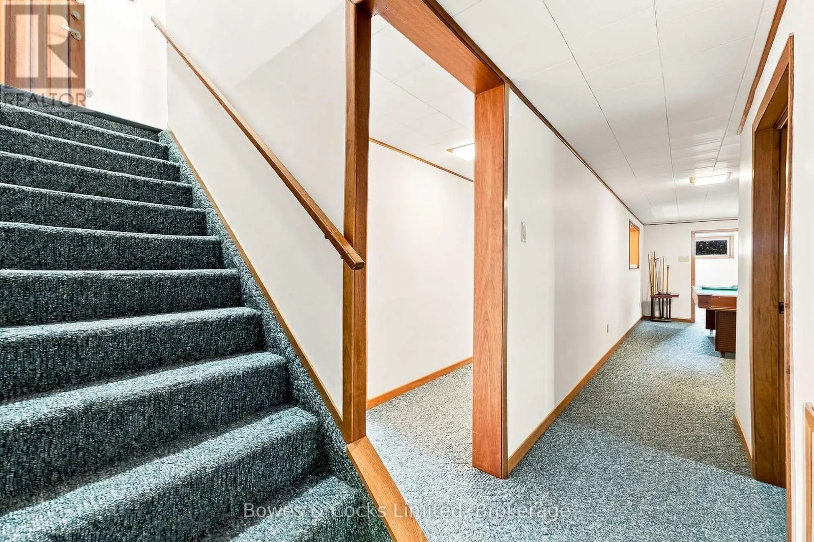 687 LUNDY'S LANE