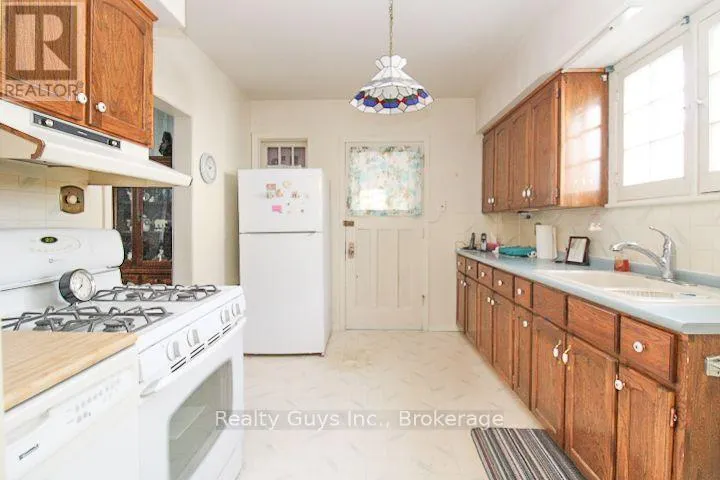 523 ARMOUR ROAD
