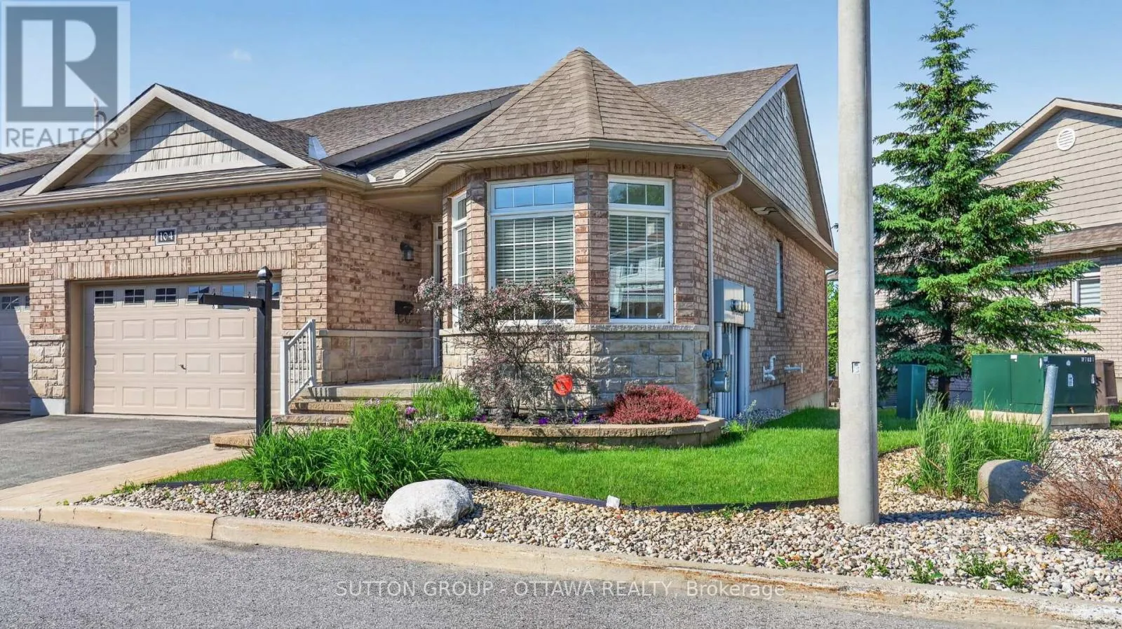 104 PASSAGEWAY PRIVATE