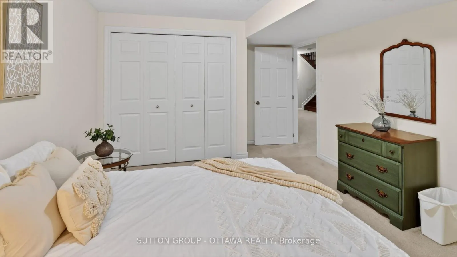 104 PASSAGEWAY PRIVATE