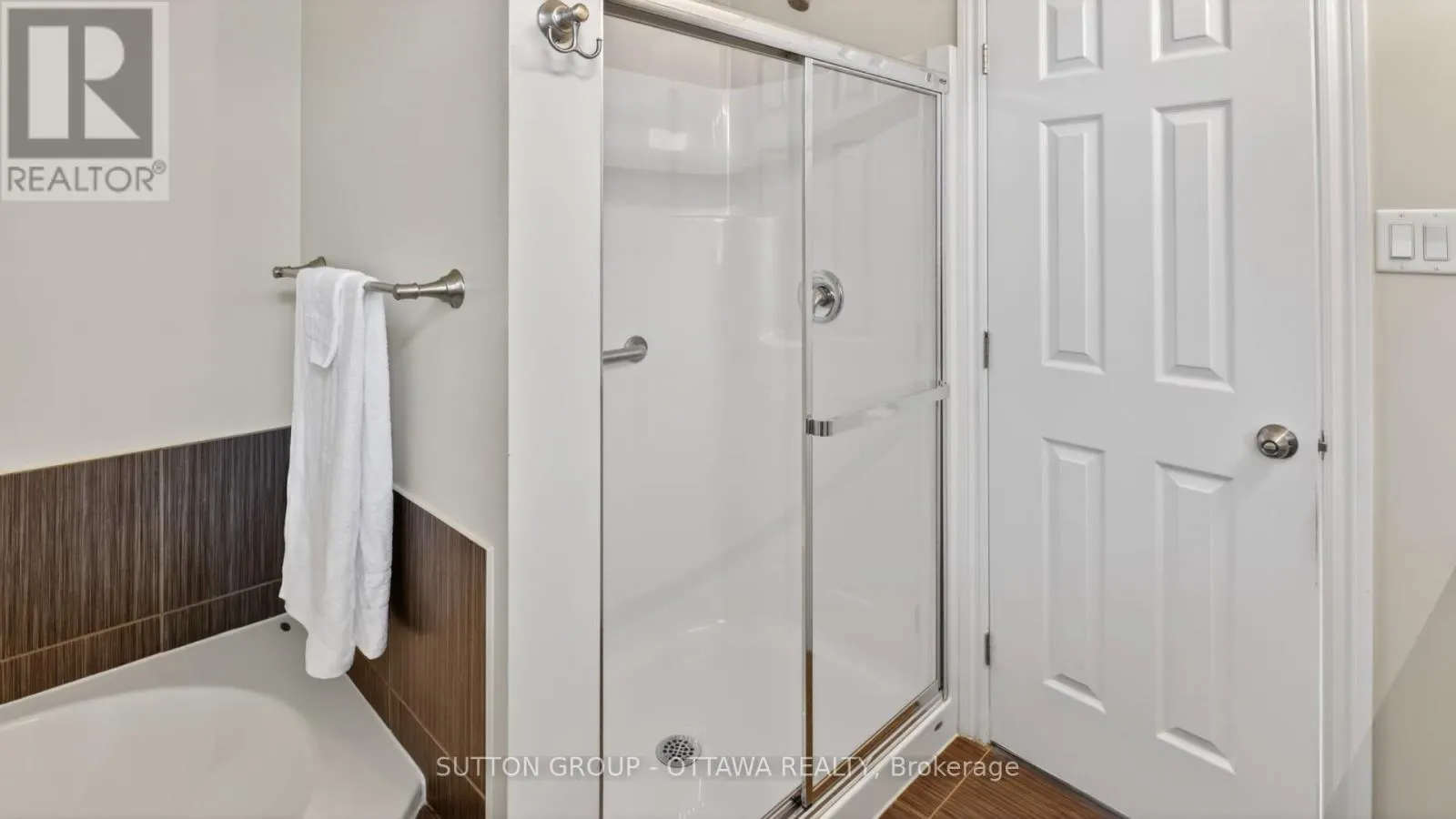 104 PASSAGEWAY PRIVATE