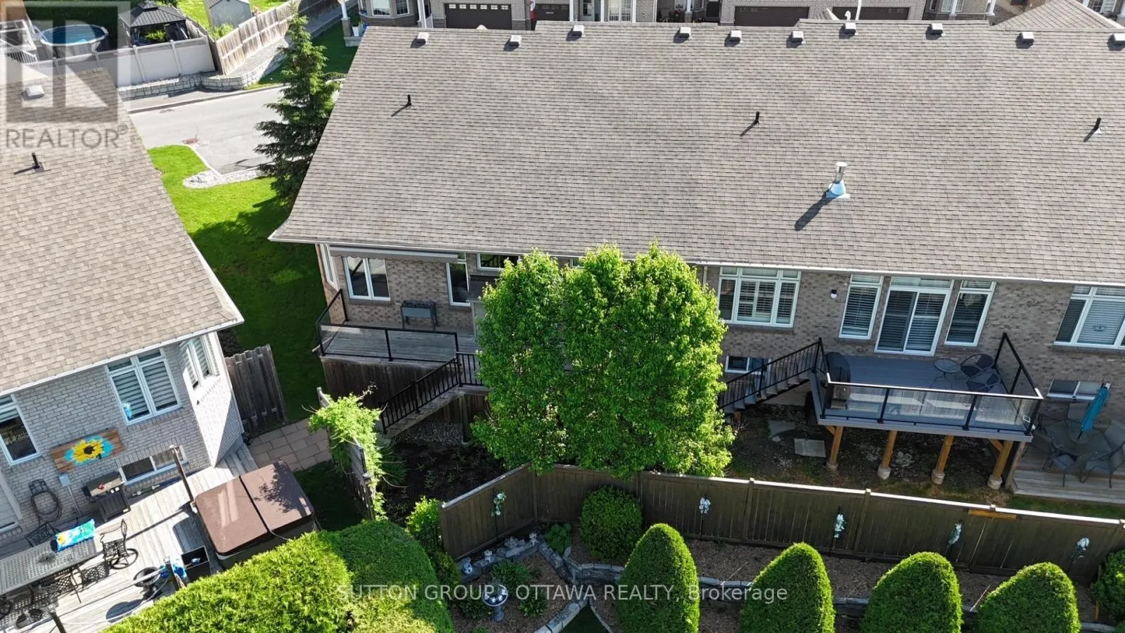104 PASSAGEWAY PRIVATE