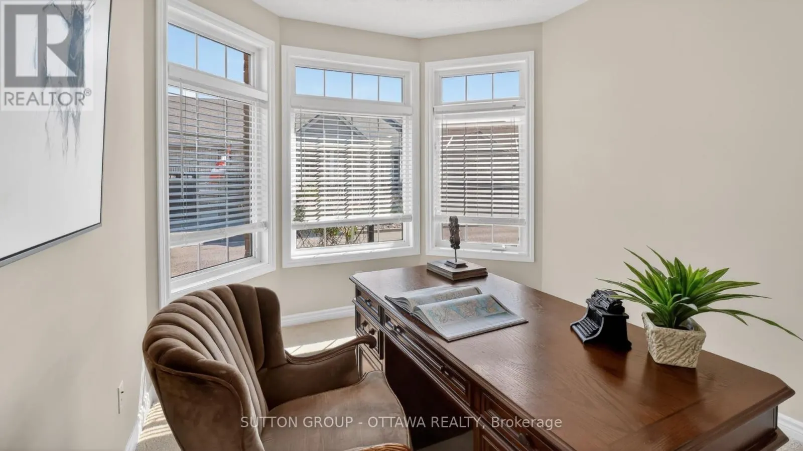 104 PASSAGEWAY PRIVATE