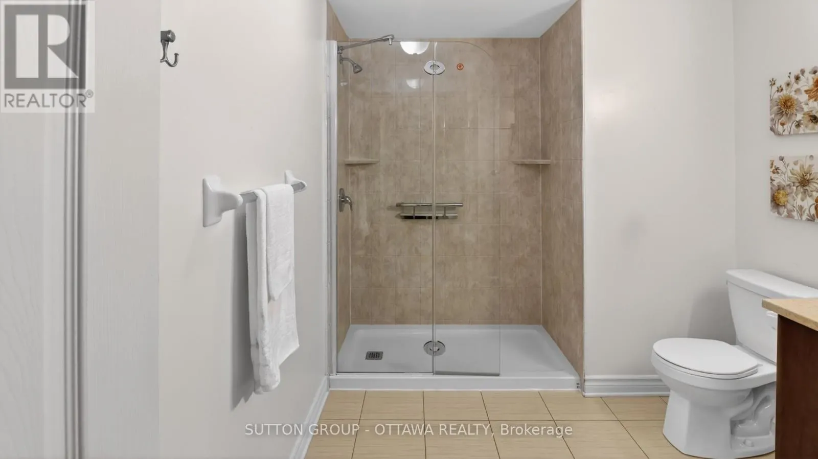 104 PASSAGEWAY PRIVATE