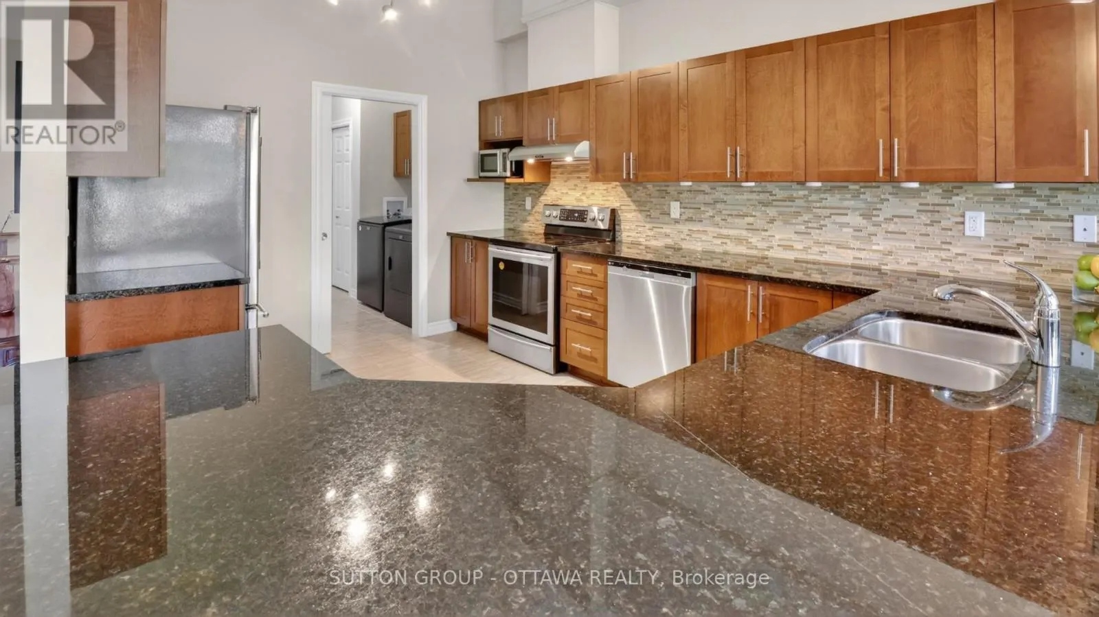 104 PASSAGEWAY PRIVATE