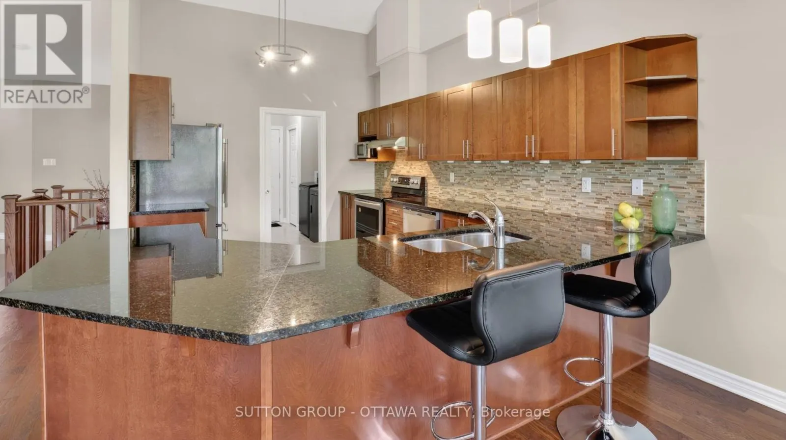104 PASSAGEWAY PRIVATE
