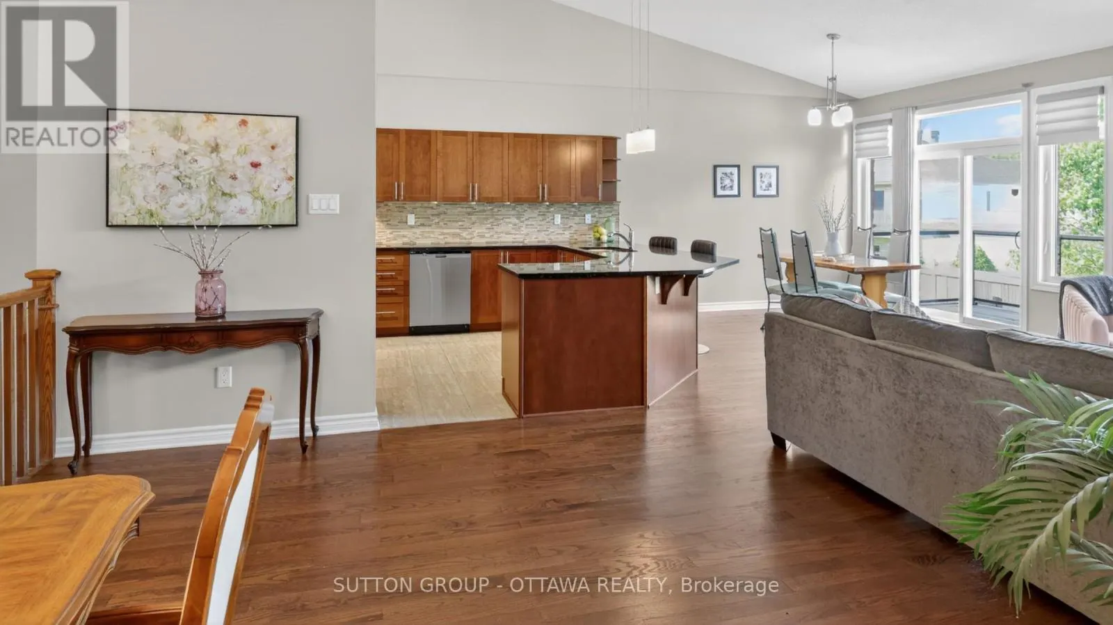 104 PASSAGEWAY PRIVATE