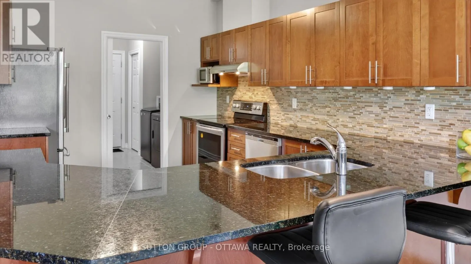 104 PASSAGEWAY PRIVATE
