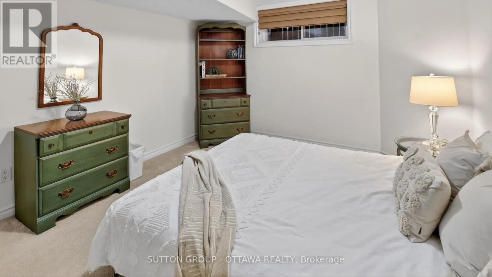 104 PASSAGEWAY PRIVATE