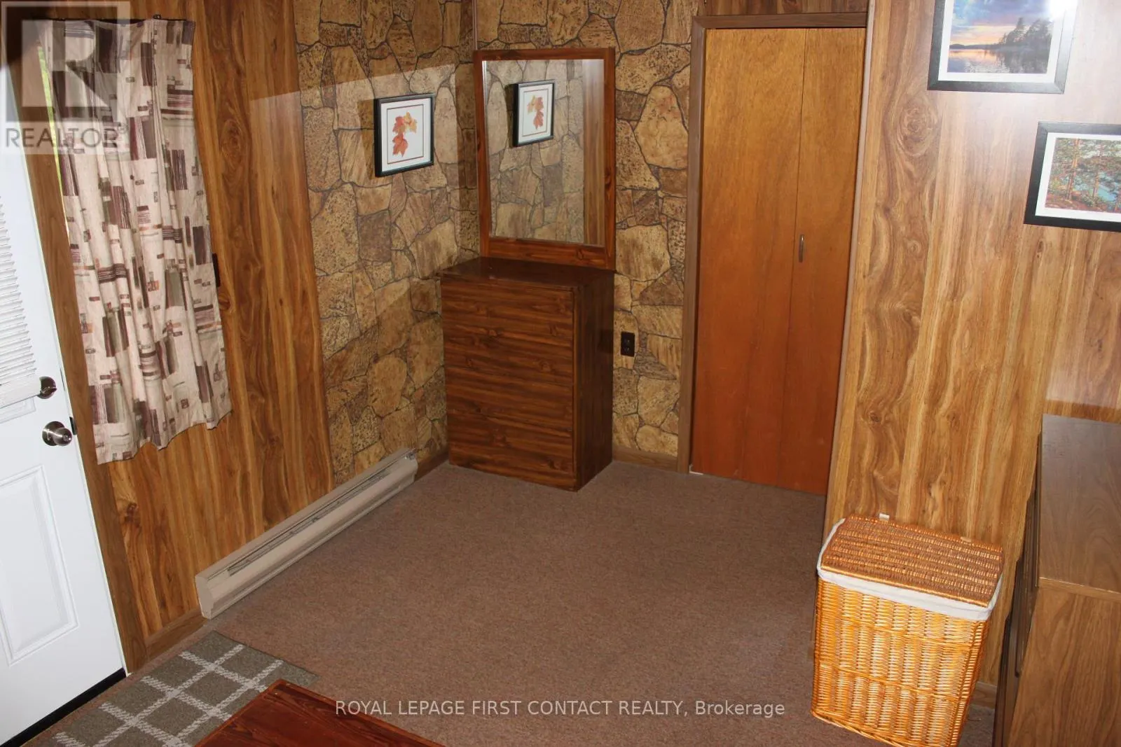 10 HEALEY LAKE ROAD