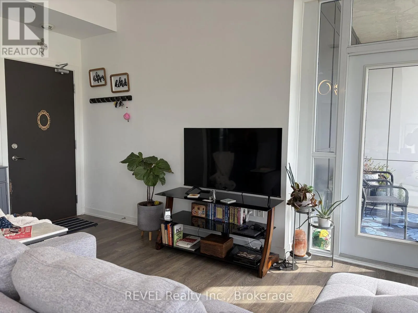 501 - 550 NORTH SERVICE ROAD #501