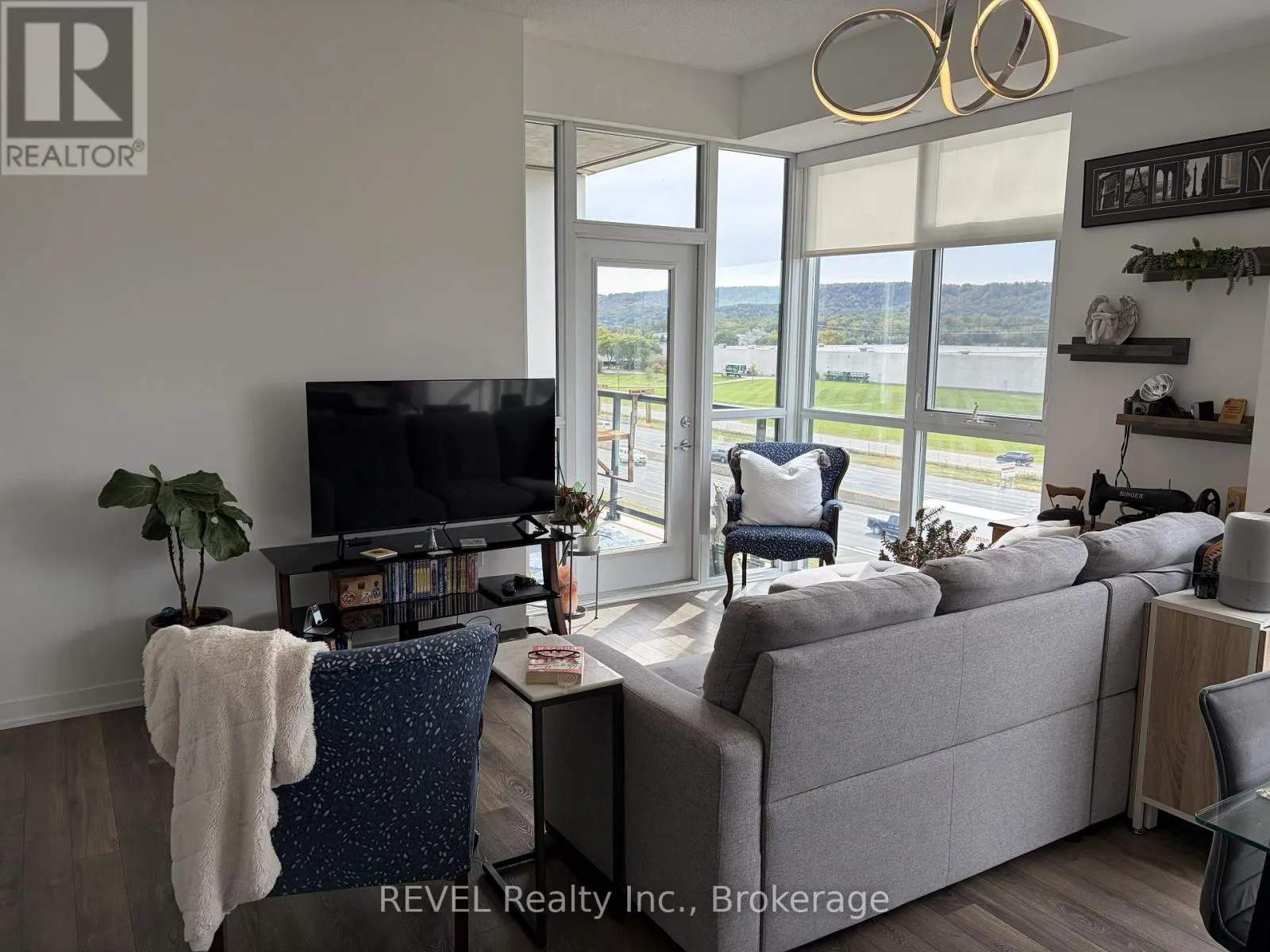 501 - 550 NORTH SERVICE ROAD #501