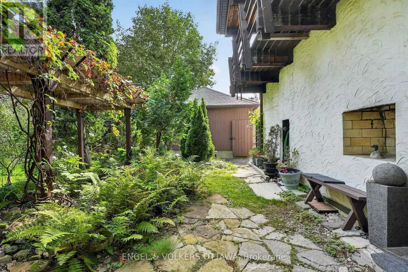 2101 ALTA VISTA DRIVE