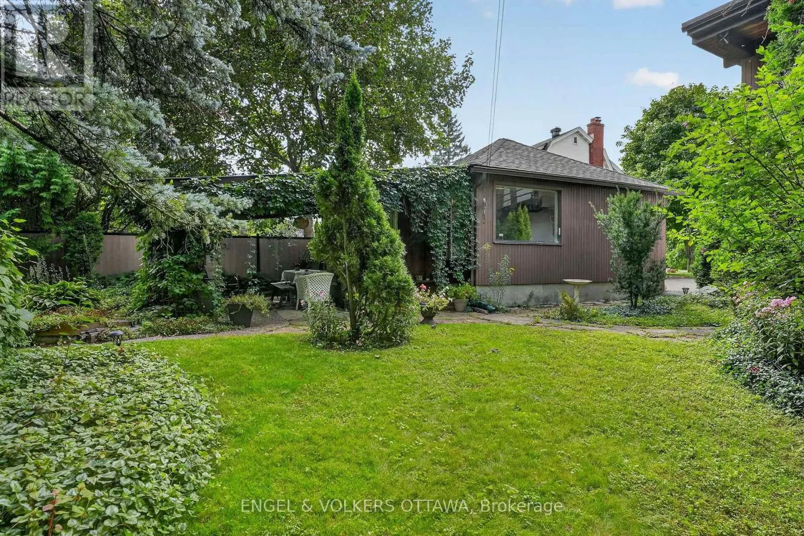 2101 ALTA VISTA DRIVE