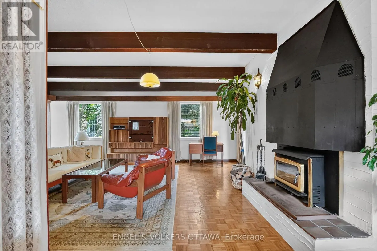 2101 ALTA VISTA DRIVE