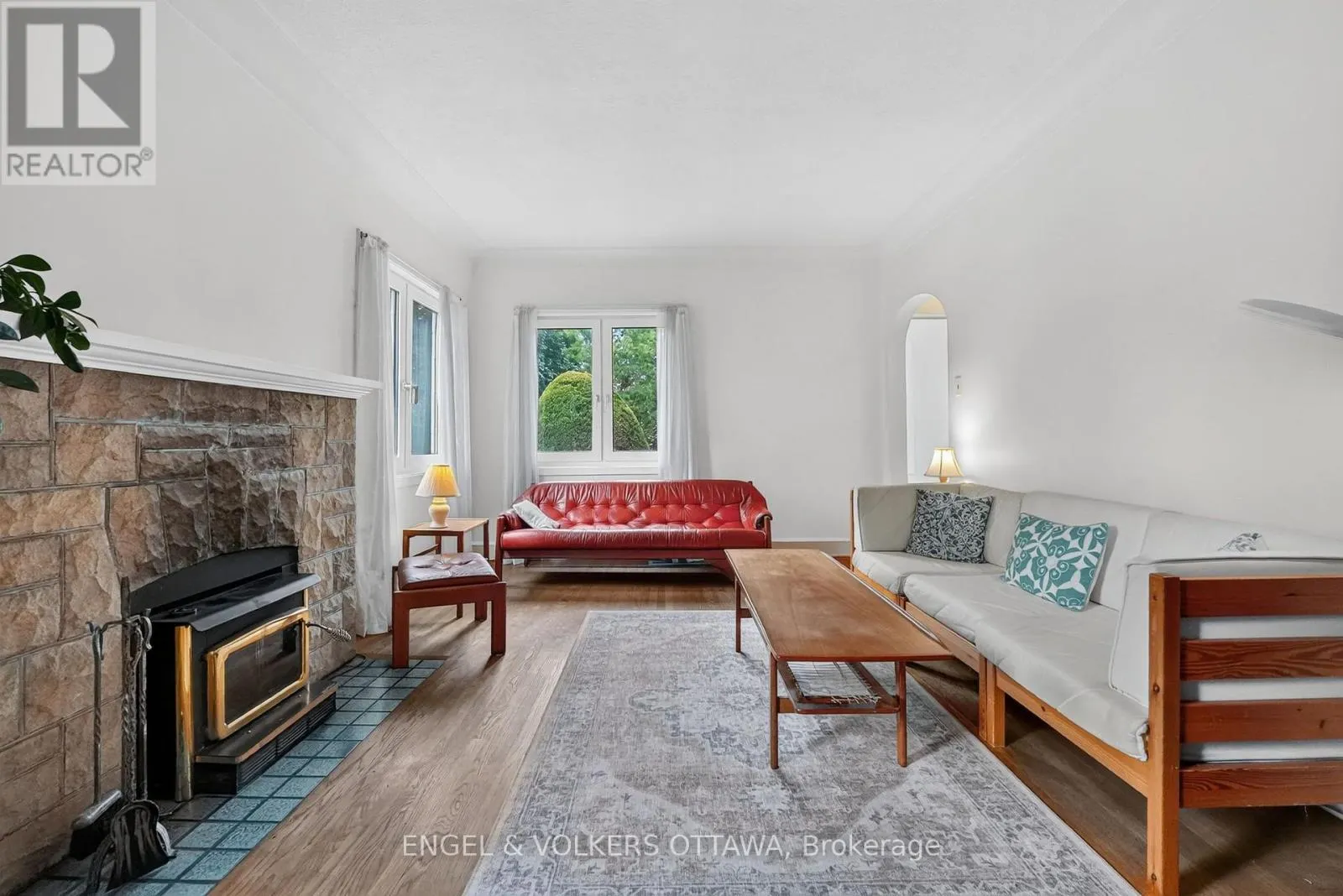 2101 ALTA VISTA DRIVE