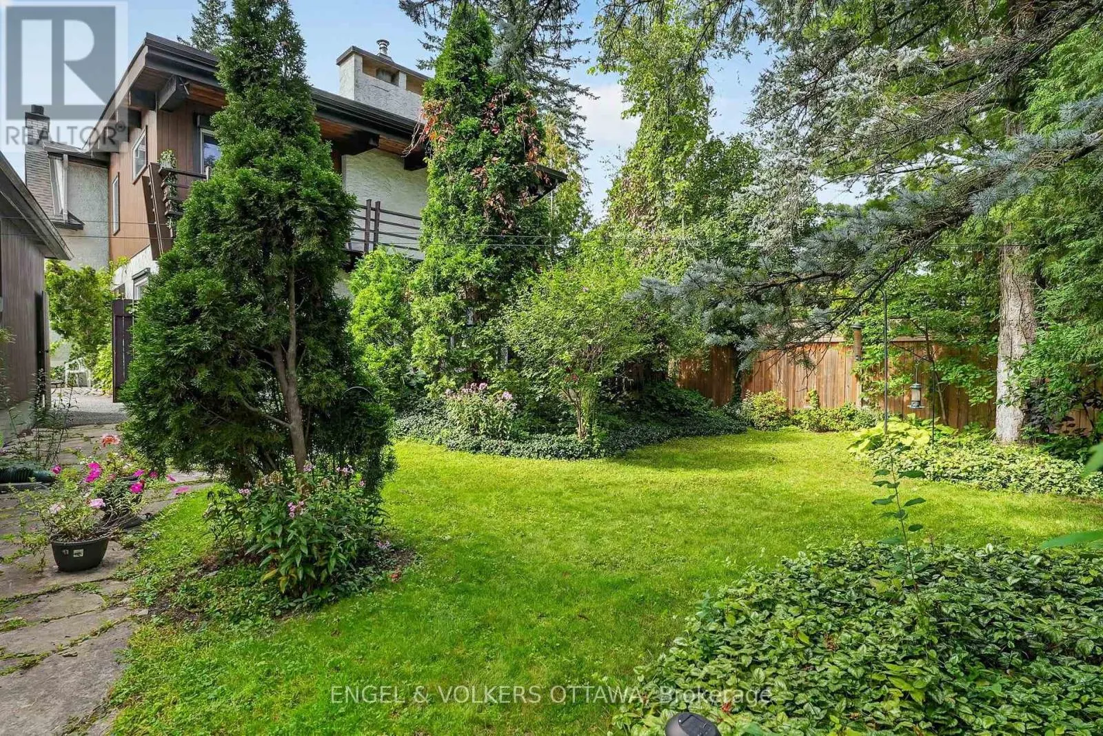 2101 ALTA VISTA DRIVE