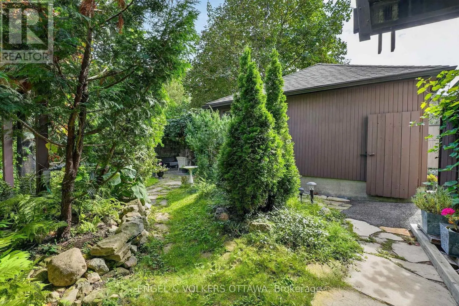 2101 ALTA VISTA DRIVE