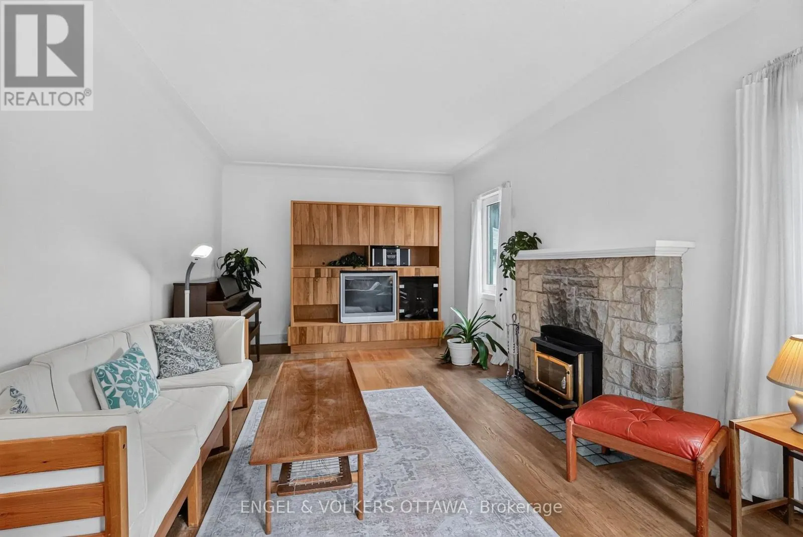 2101 ALTA VISTA DRIVE