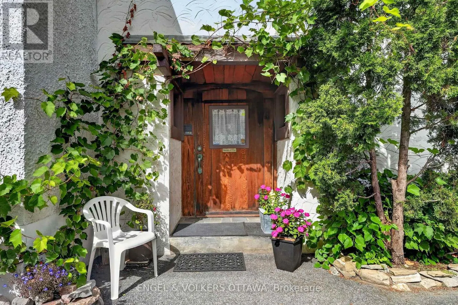 2101 ALTA VISTA DRIVE