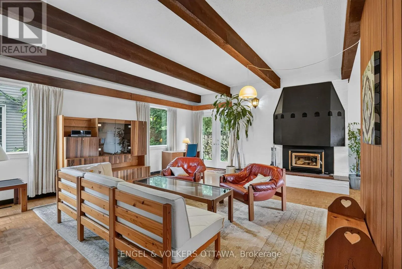 2101 ALTA VISTA DRIVE