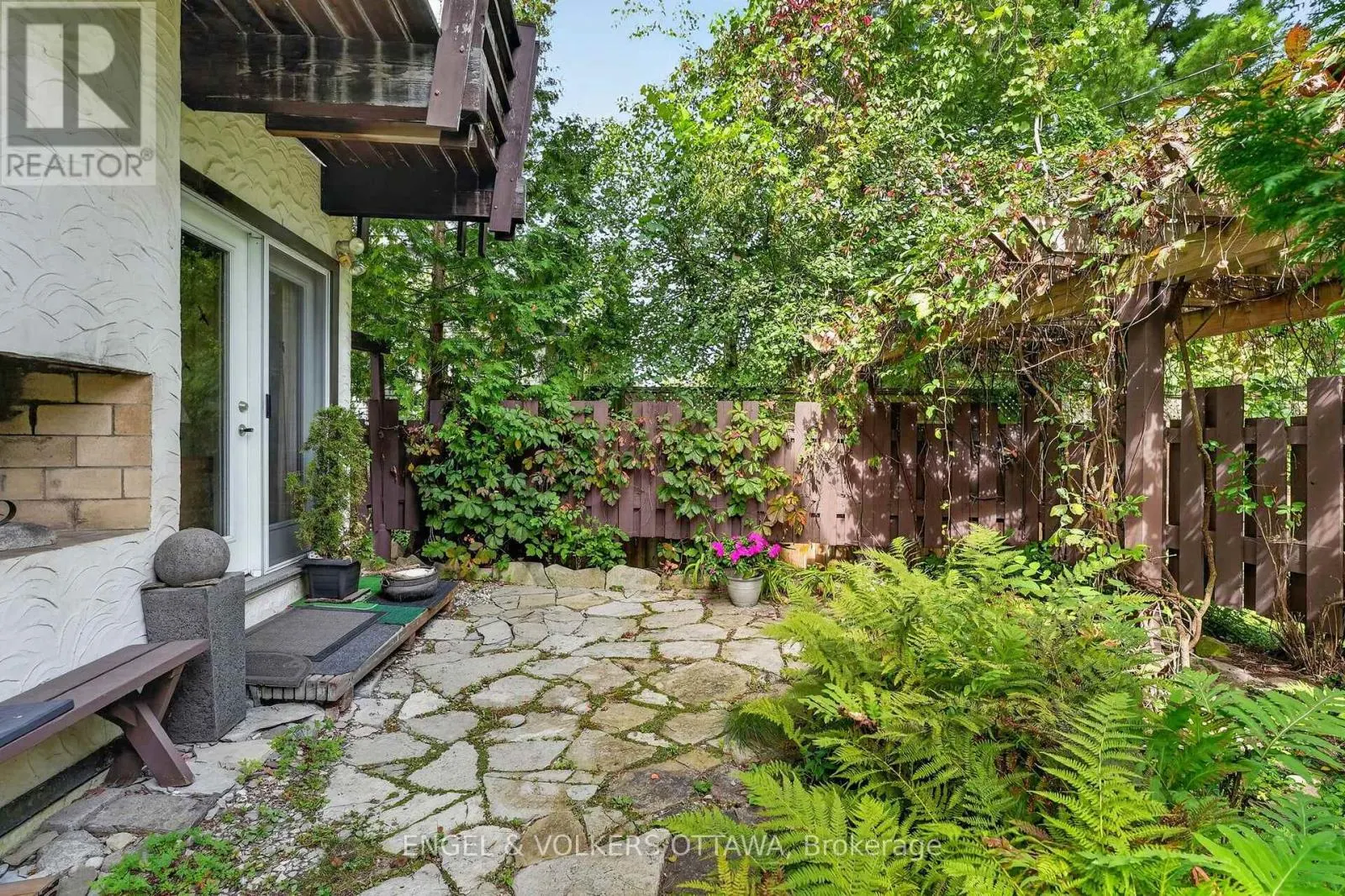 2101 ALTA VISTA DRIVE