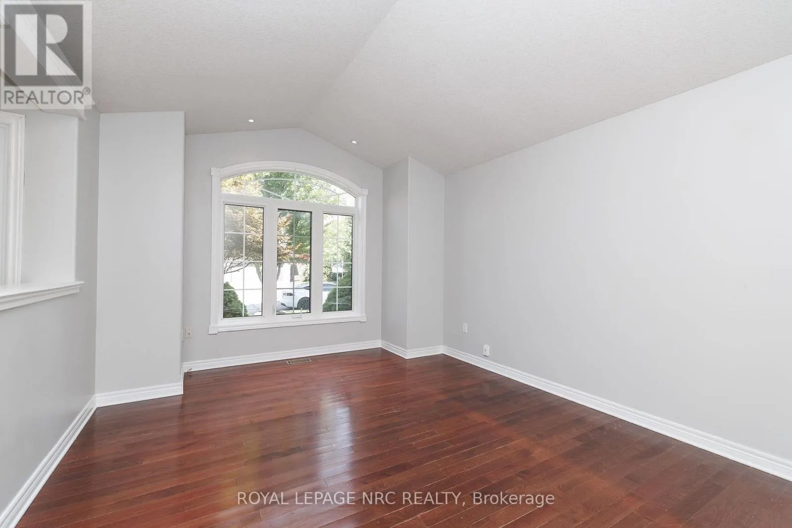 8532 HEIKOOP CRESCENT