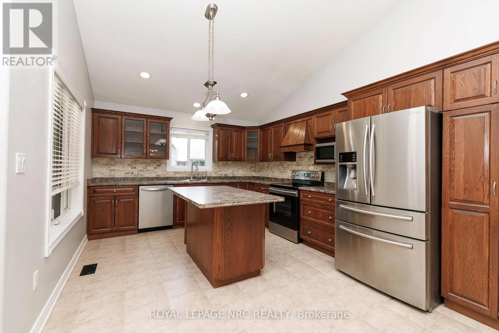 8532 HEIKOOP CRESCENT