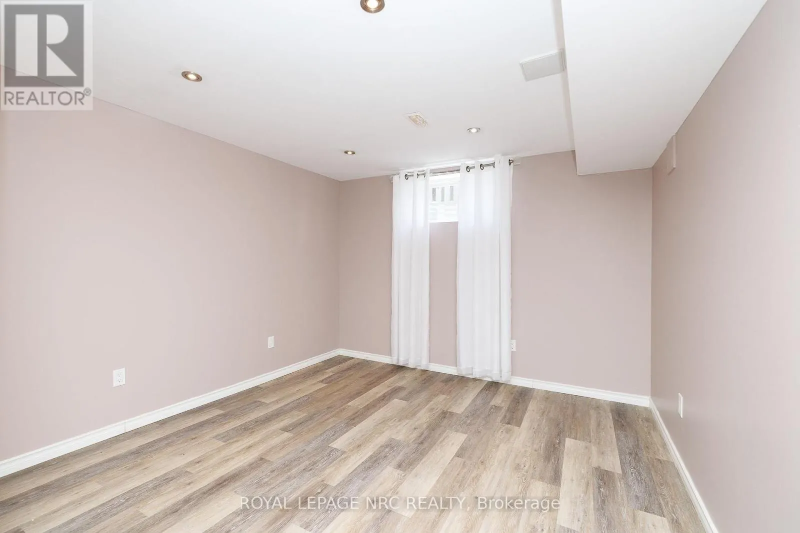 8532 HEIKOOP CRESCENT