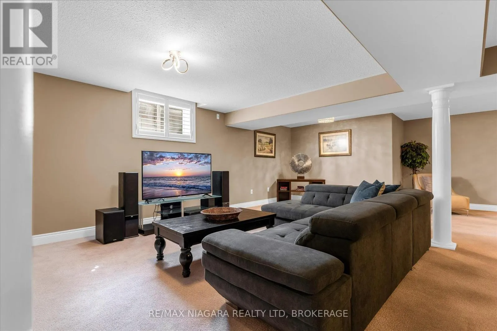 404 WRIGHT CRESCENT