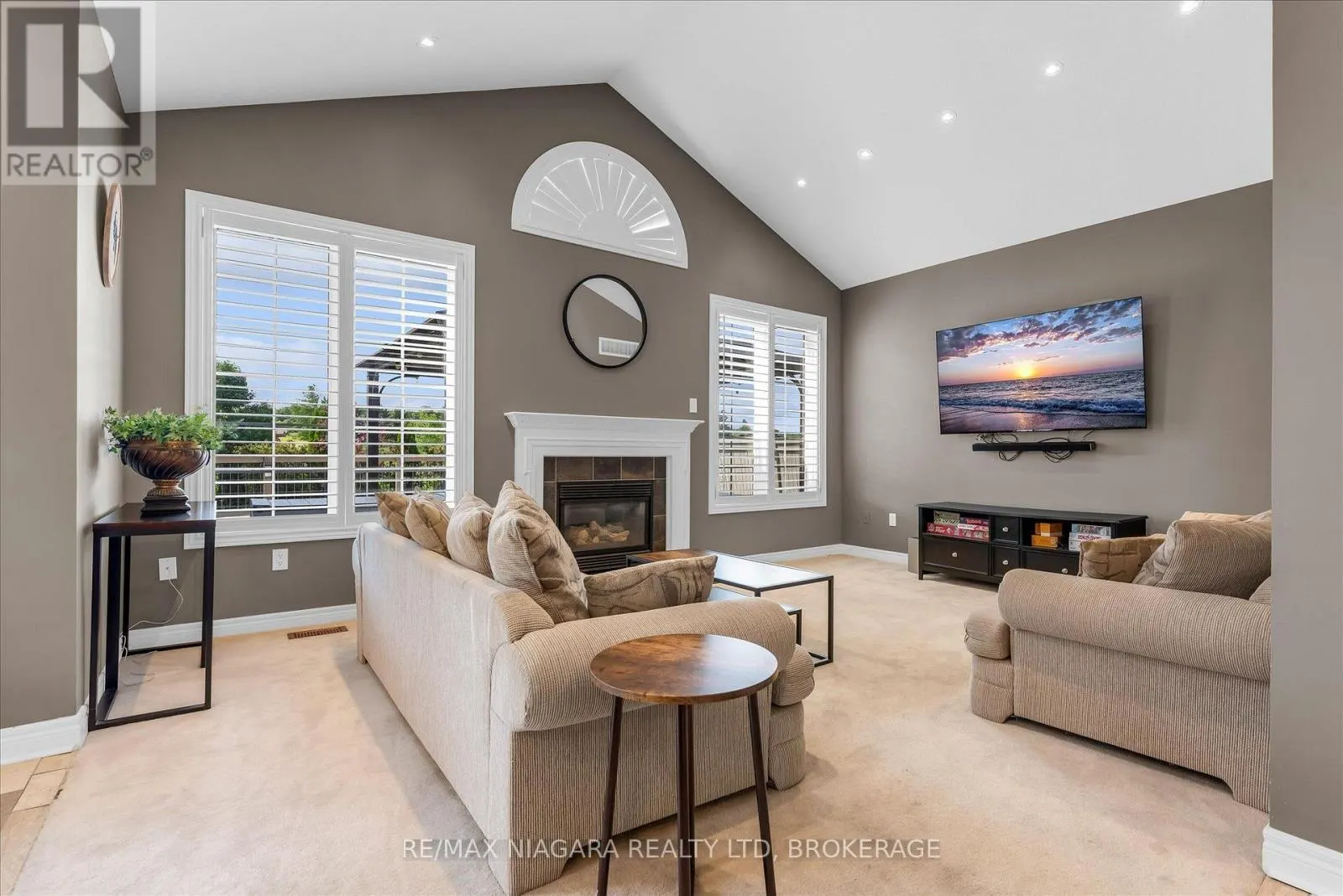 404 WRIGHT CRESCENT