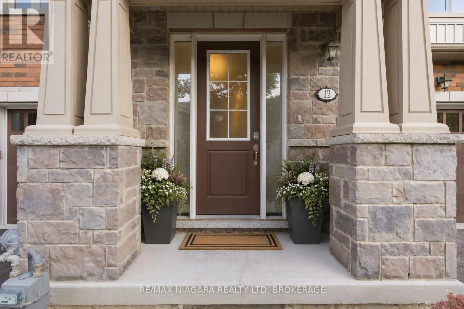 12 GEORGE MANOR
