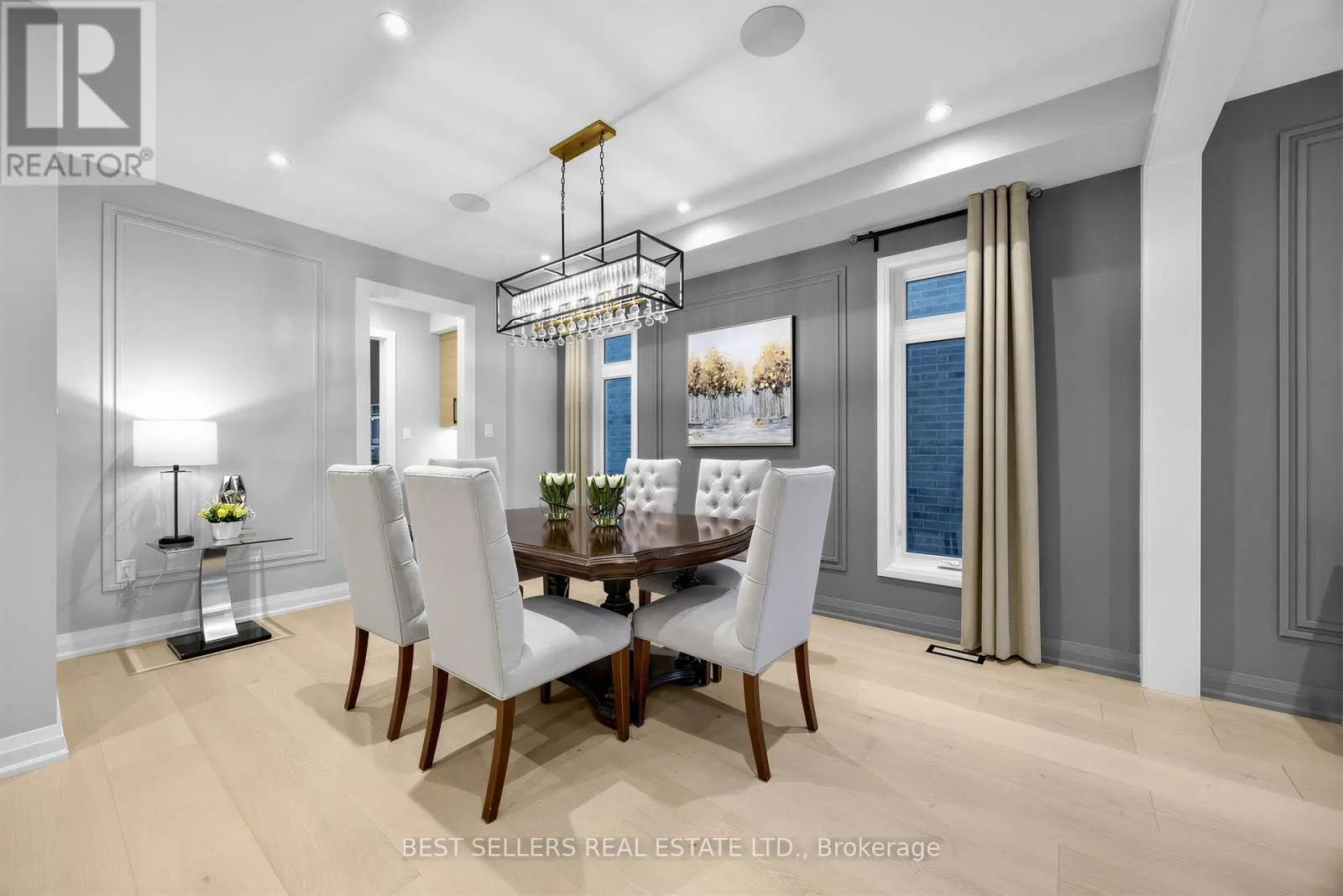 395 KLEIN CIRCLE