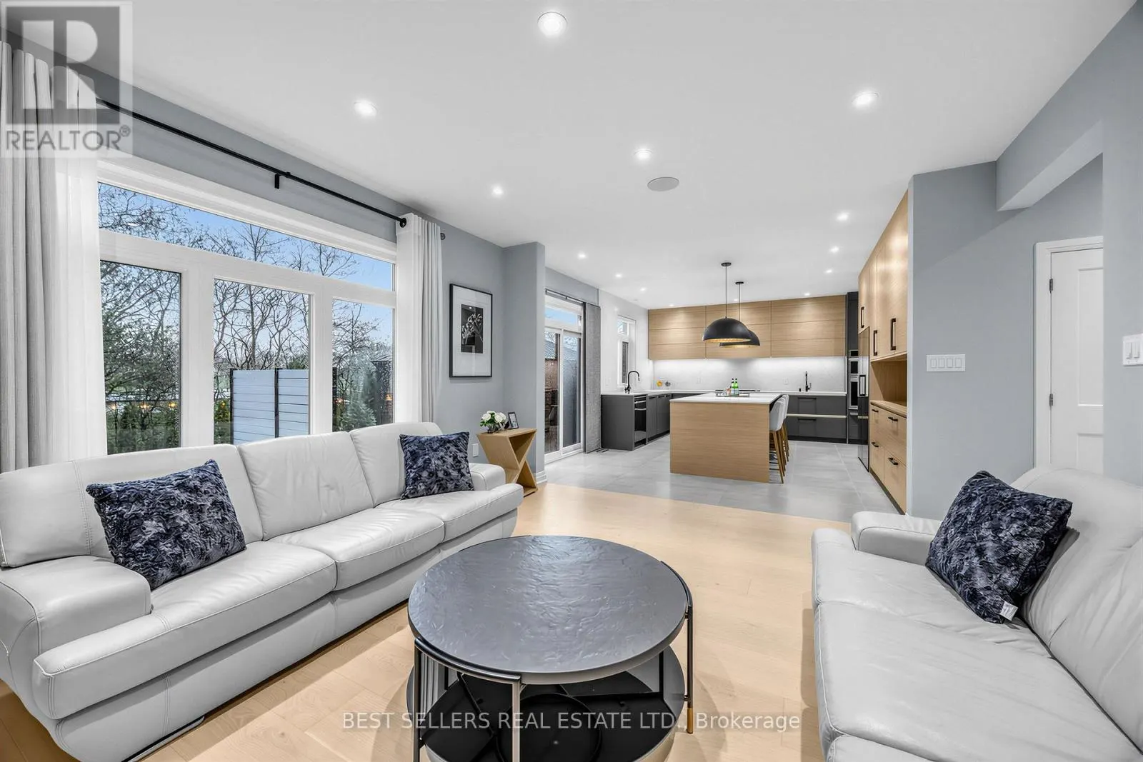 395 KLEIN CIRCLE