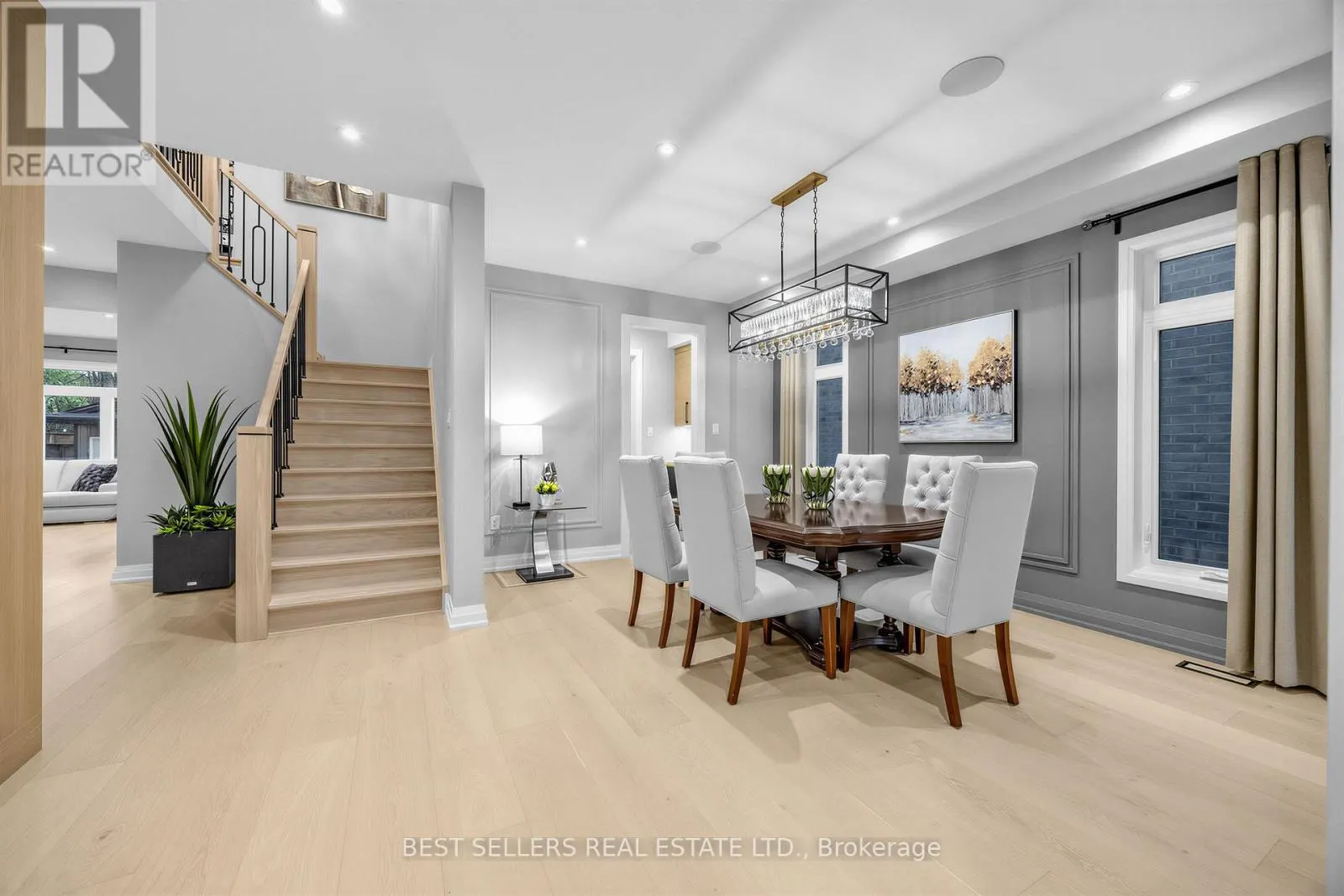 395 KLEIN CIRCLE