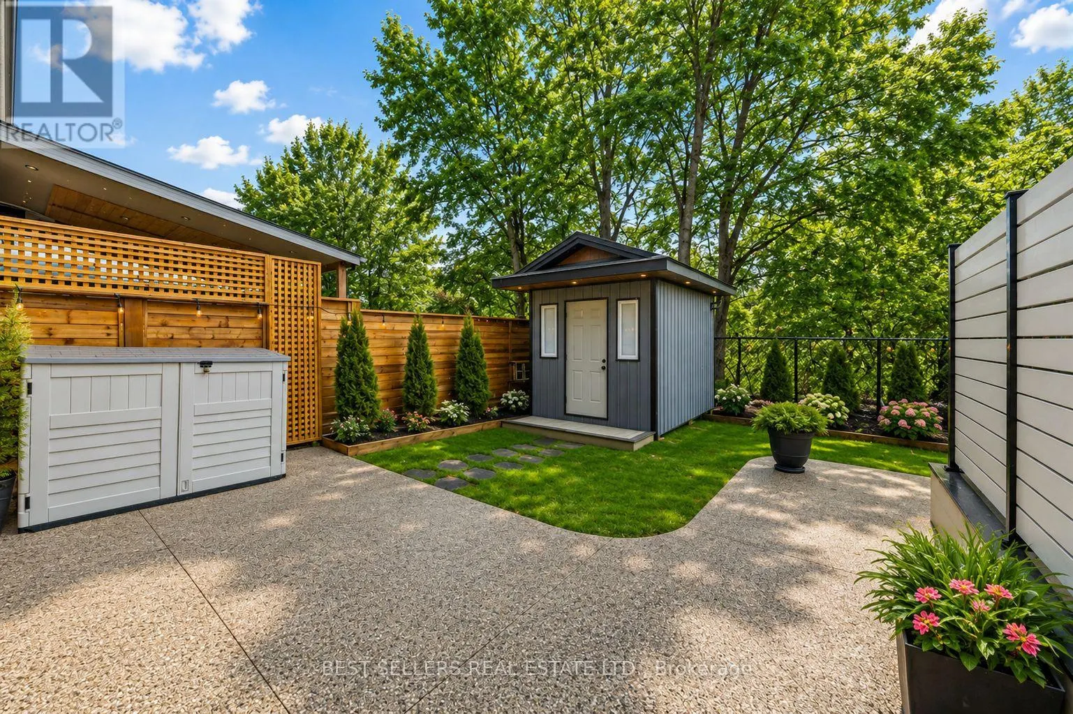 395 KLEIN CIRCLE