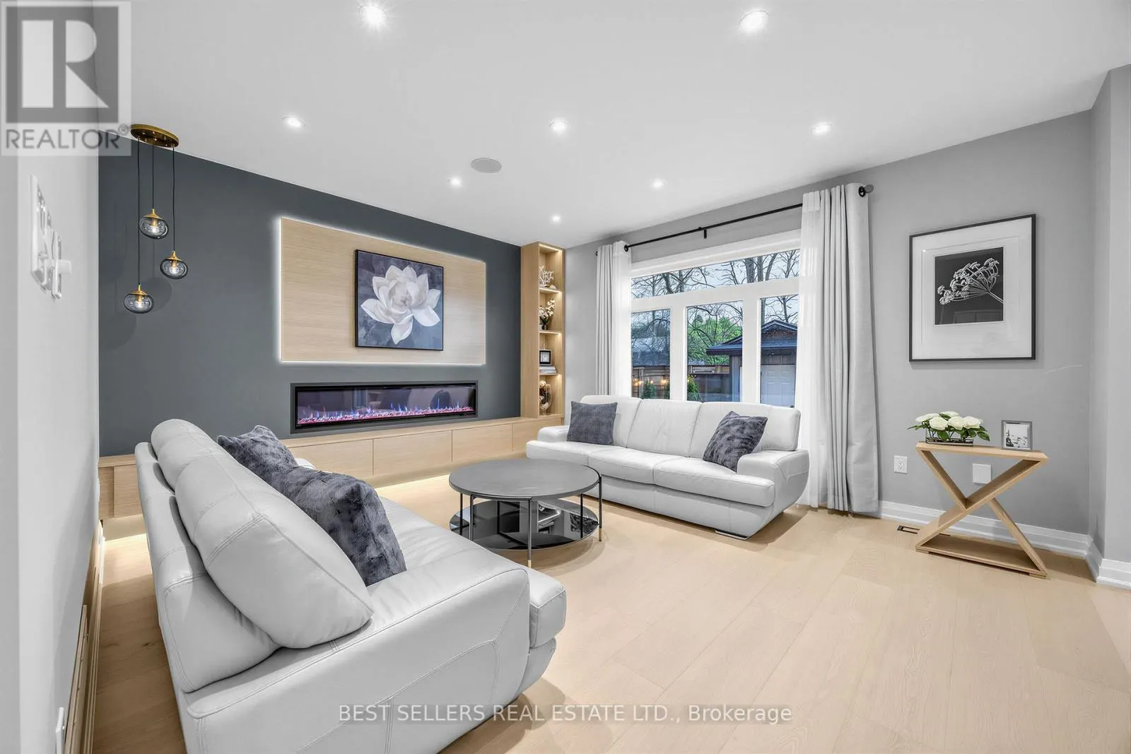 395 KLEIN CIRCLE