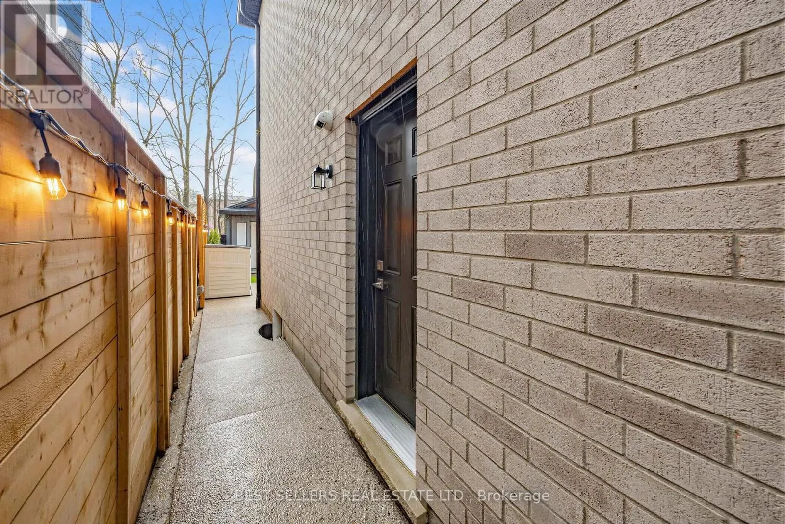 395 KLEIN CIRCLE