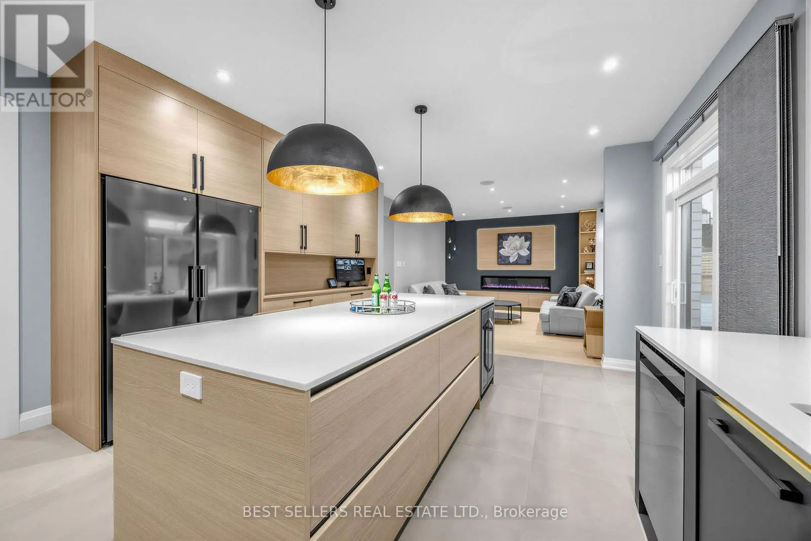 395 KLEIN CIRCLE