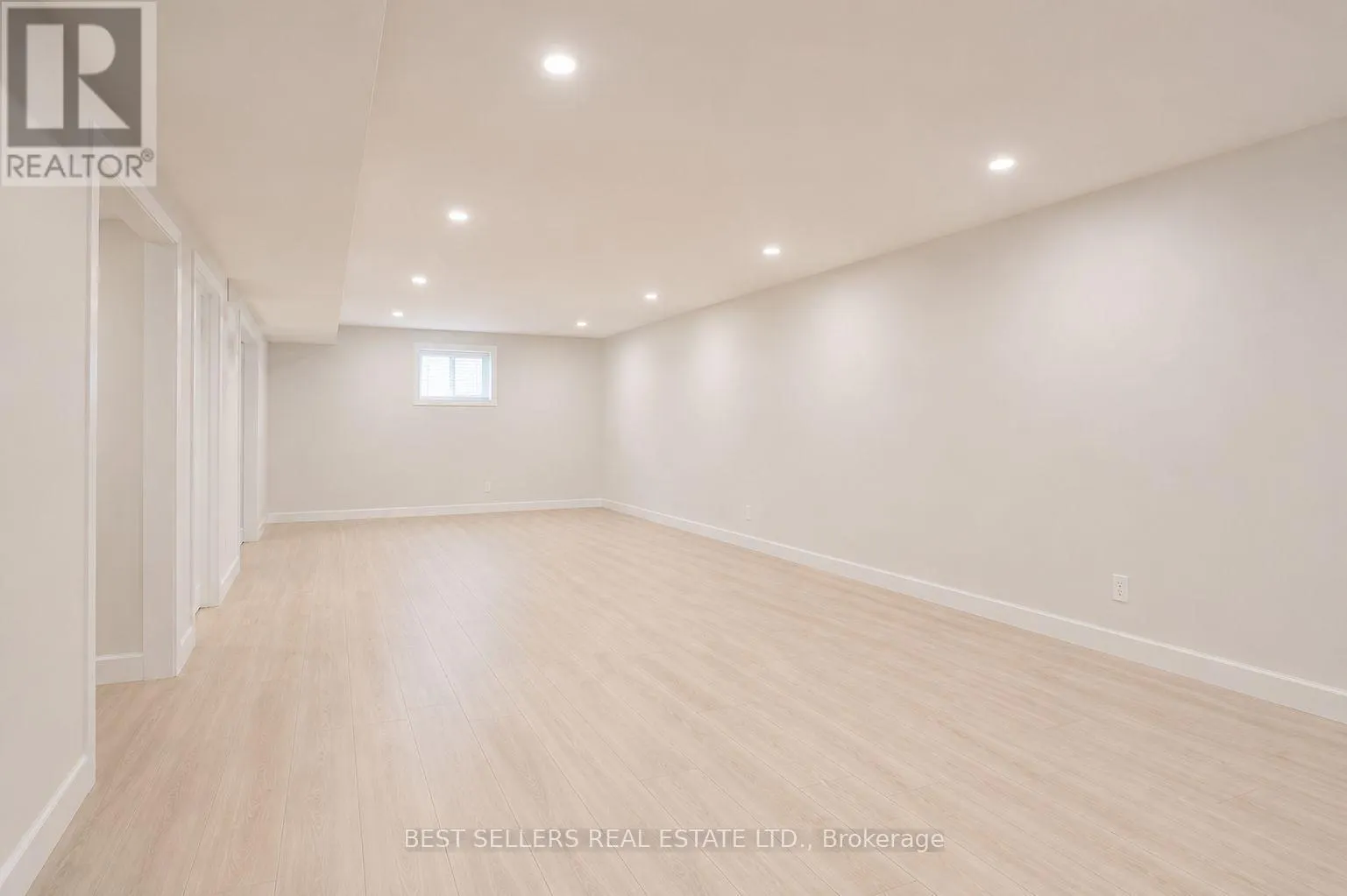395 KLEIN CIRCLE