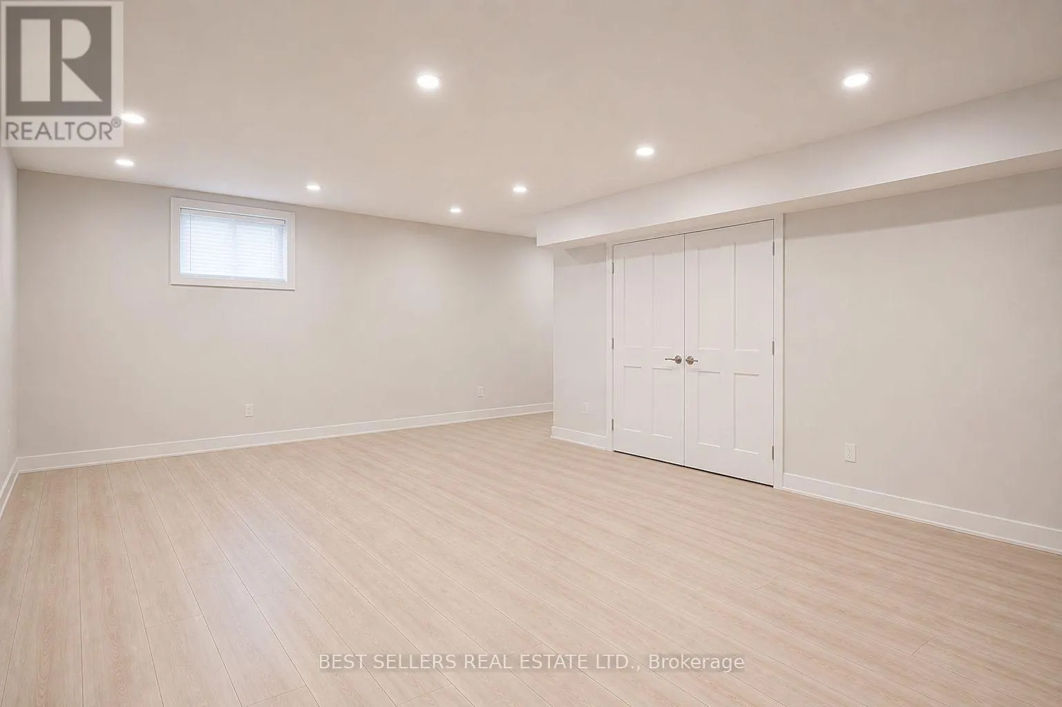 395 KLEIN CIRCLE