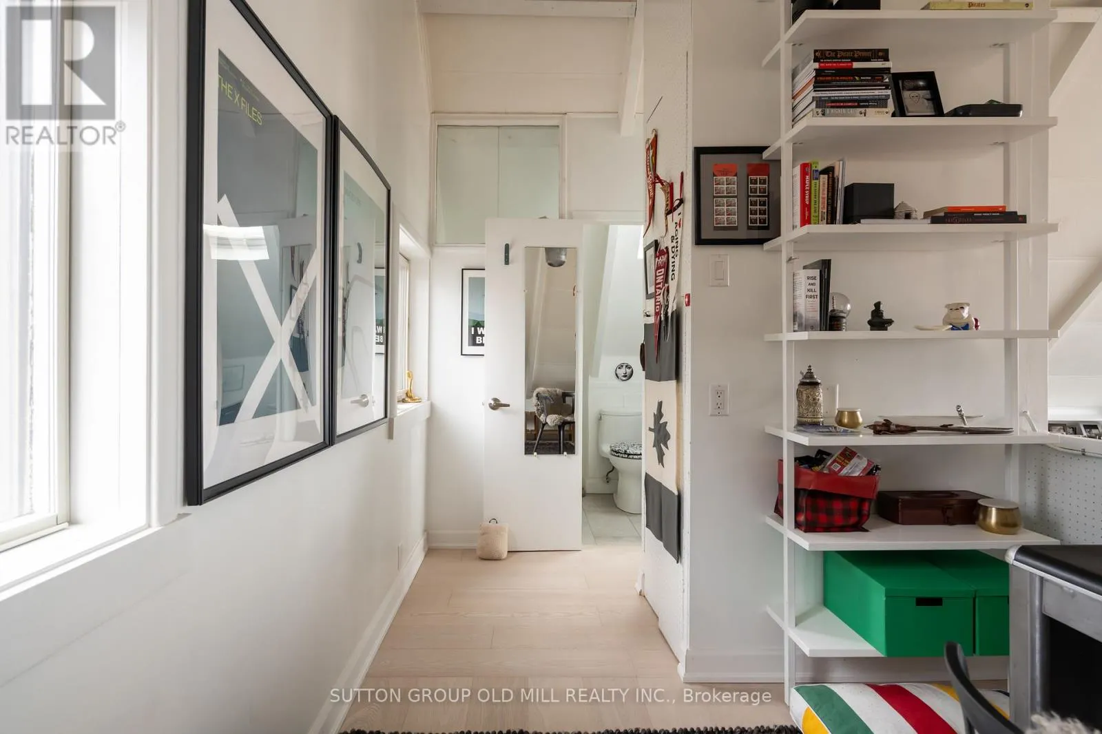 25 LAKESHORE ROAD W