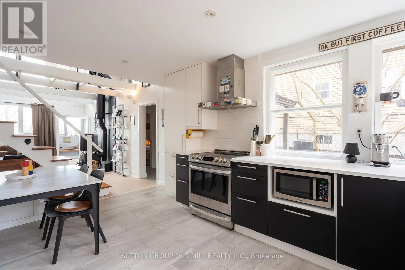 25 LAKESHORE ROAD W