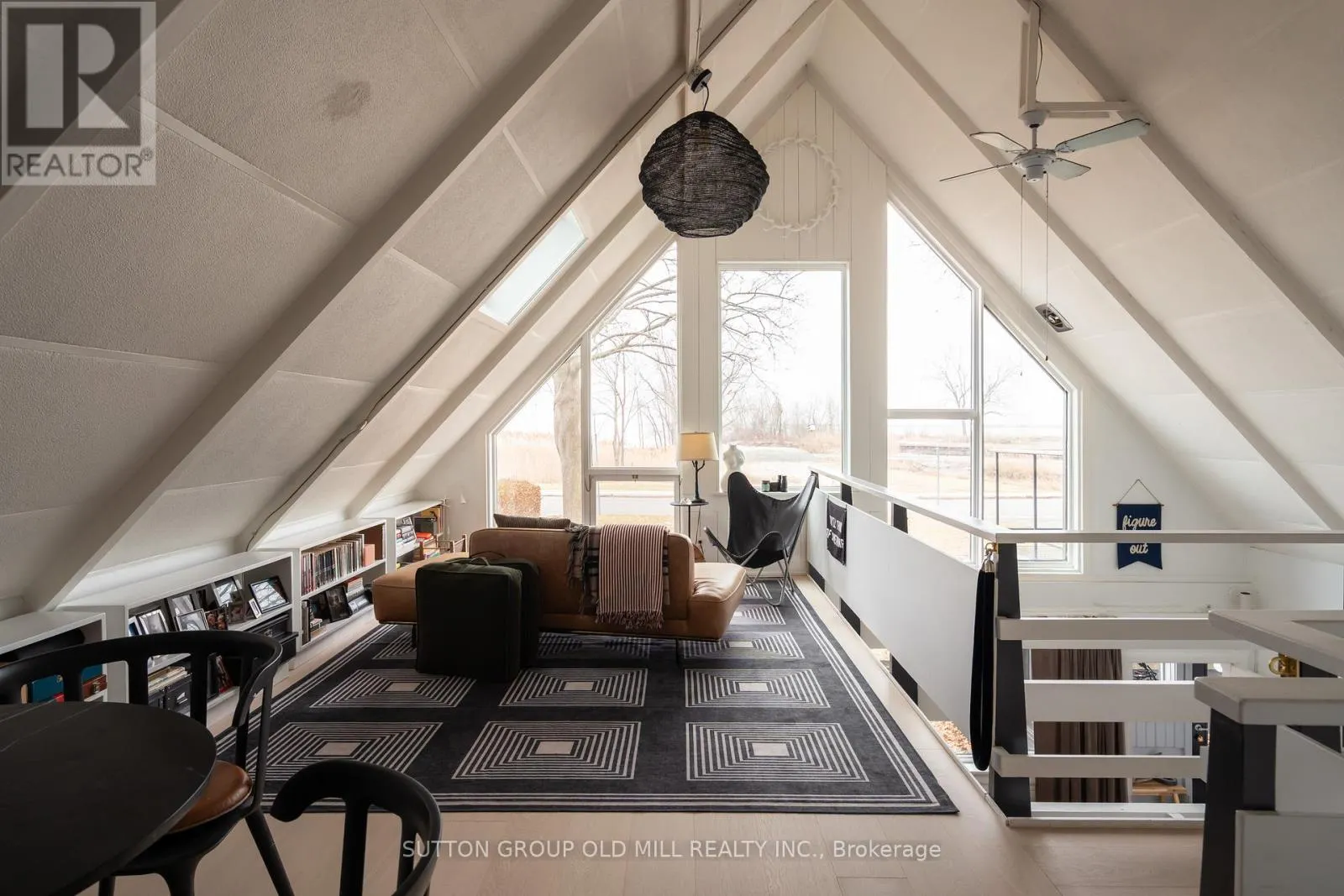 25 LAKESHORE ROAD W