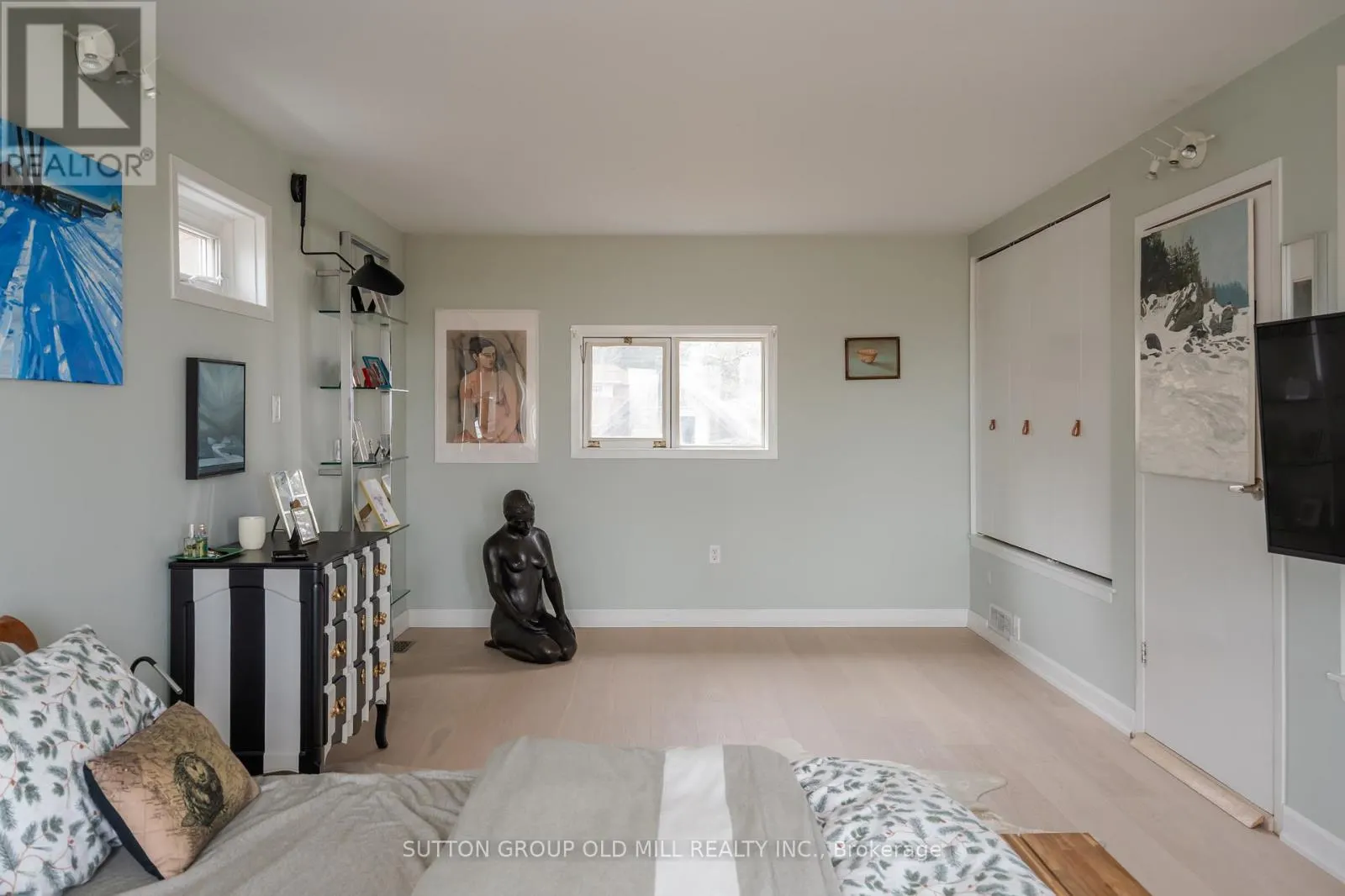 25 LAKESHORE ROAD W