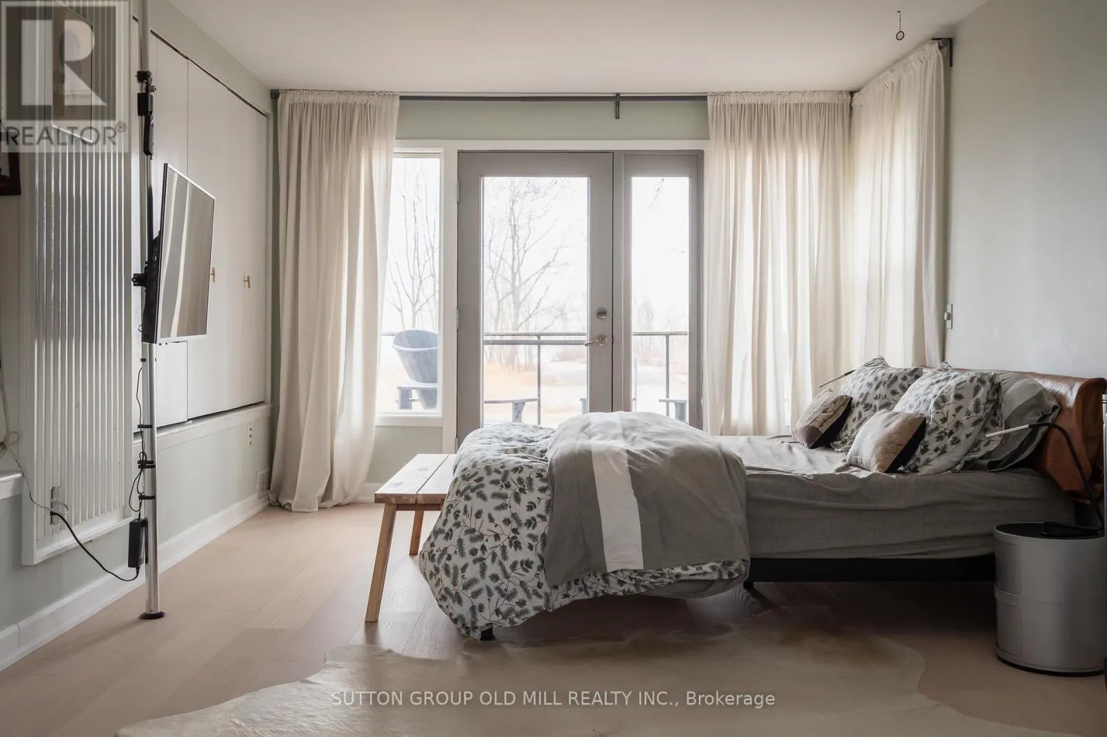 25 LAKESHORE ROAD W