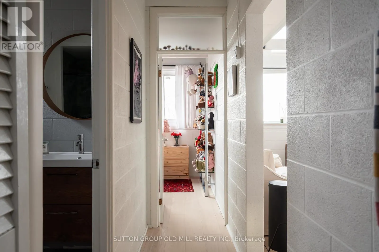 25 LAKESHORE ROAD W