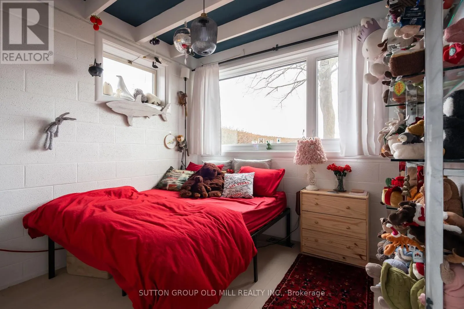 25 LAKESHORE ROAD W