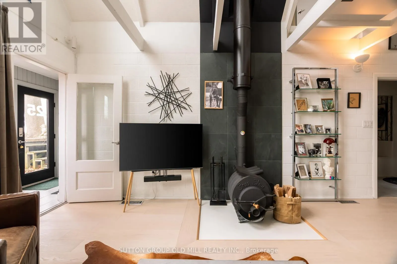 25 LAKESHORE ROAD W